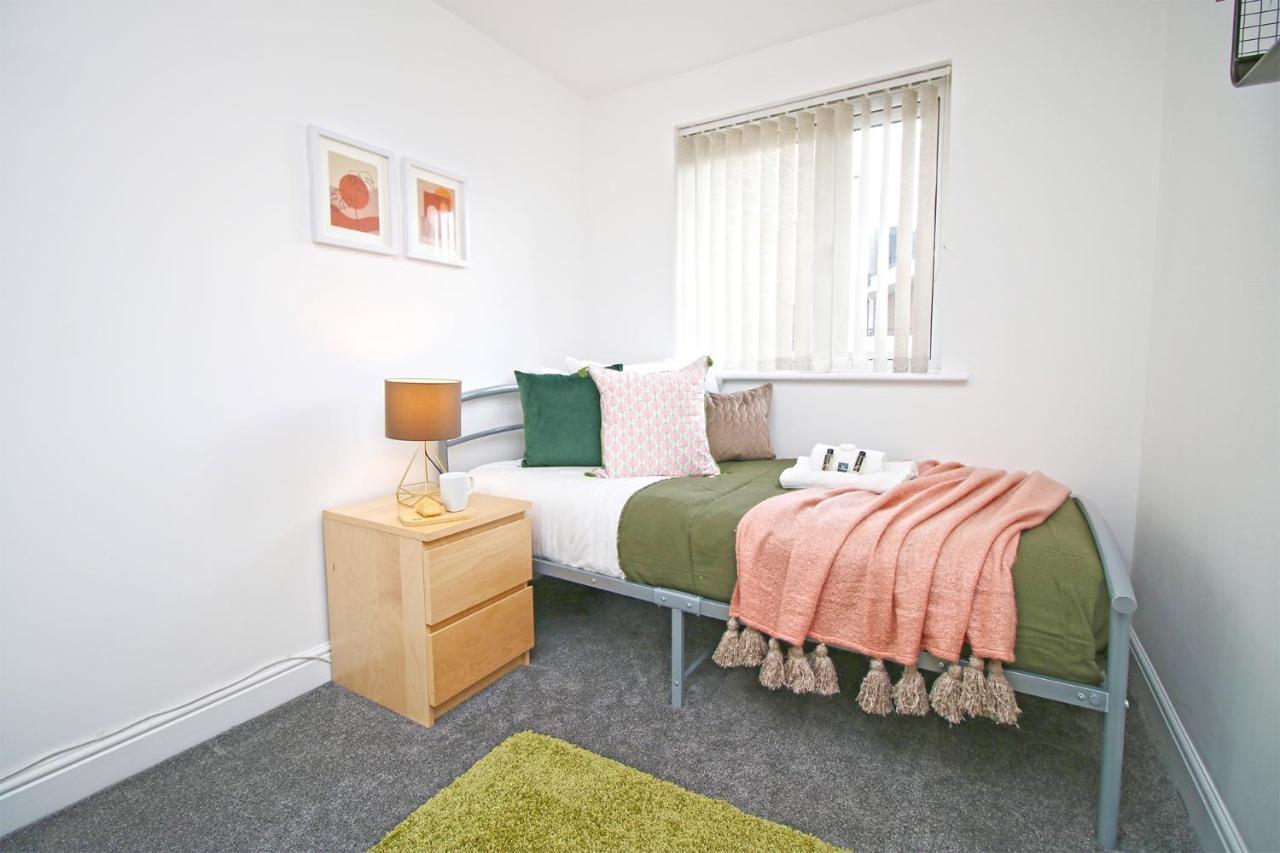 Dock House - 5 Bedroom House - Sleeps 7 Apartment *