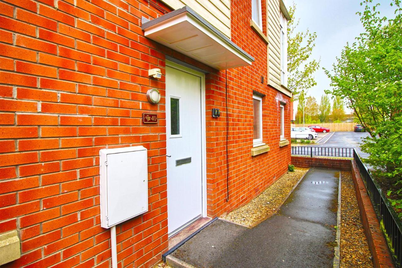 Dock House - 5 Bedroom House - Sleeps 7 Apartment